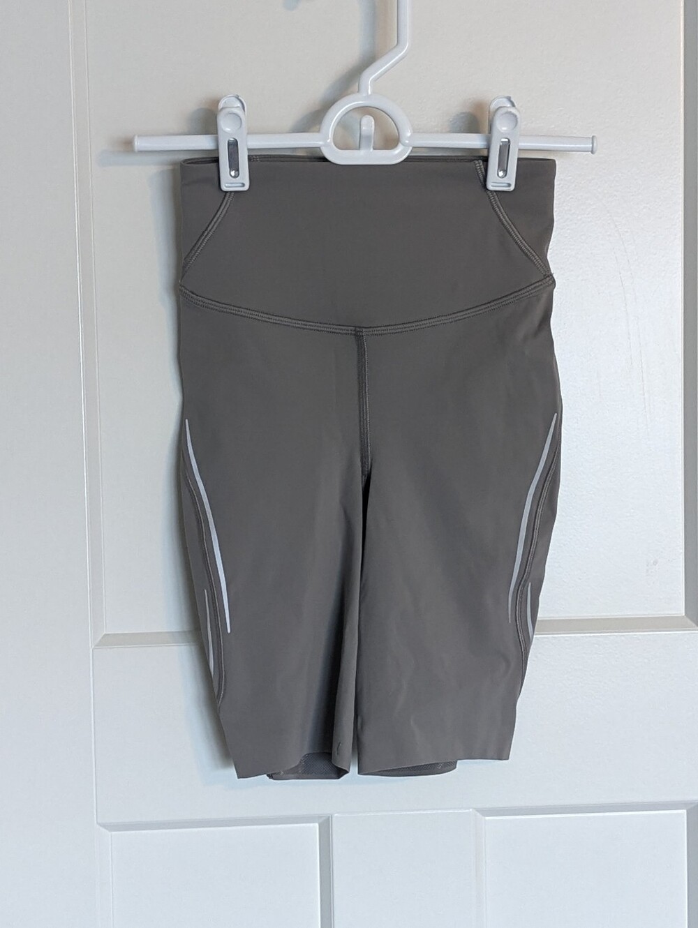 Lululemon Base Pace Reflective 8" Biker Shorts - Gull Grey sz 0
